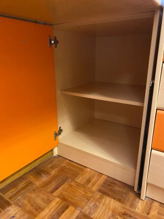 Escritorio y armario naranja! Urge regalo!!!!