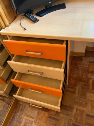 Escritorio y armario naranja! Urge regalo!!!!
