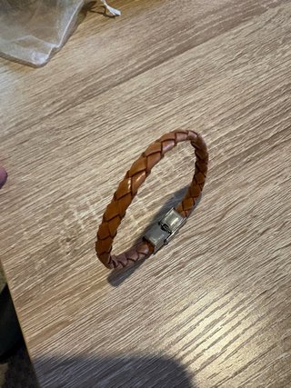 Pulsera artesanal trenzada