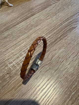 Pulsera artesanal trenzada
