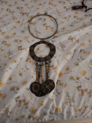 Collar con colgante redondo