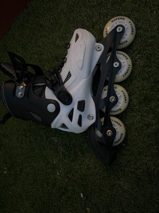 Patines en línea 4 ruedas blancos y negros