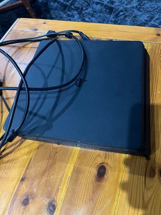 PS4 (PlayStation 4) con 2 controller
