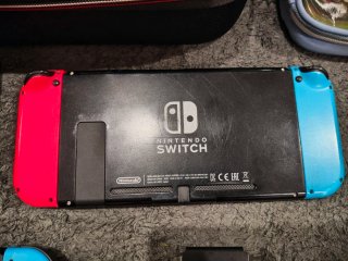 Nintendo Switch V2 + SD 256GB + 3 jogos + extras