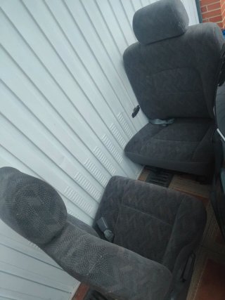 Asientos traseros Kia carnival en perfecto estado.