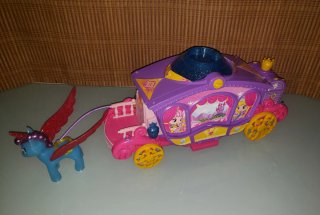 Lote Pinypon: Casa, Carruaje y Figuras