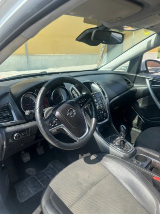 Opel Astra 2012