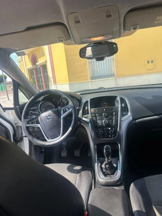 Opel Astra 2012