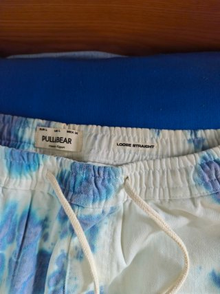 Pantalón Pull&Bear estampado nubes Talla L