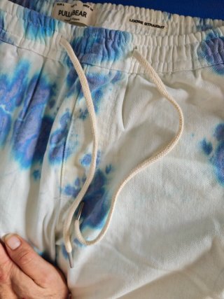 Pantalón Pull&Bear estampado nubes Talla L