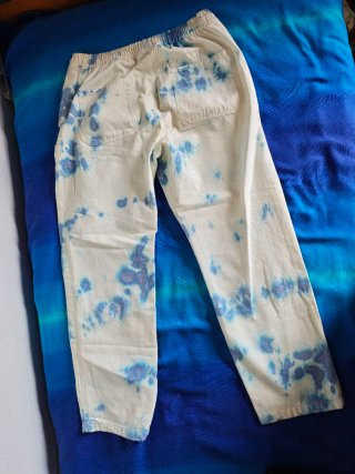 Pantalón Pull&Bear estampado nubes Talla L