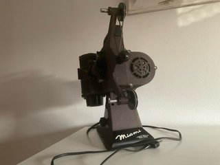 1232. Proyector Vintage Miami EMEL. Coleccionista.