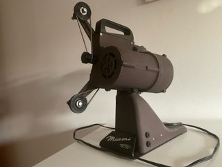 1232. Proyector Vintage Miami EMEL. Coleccionista.
