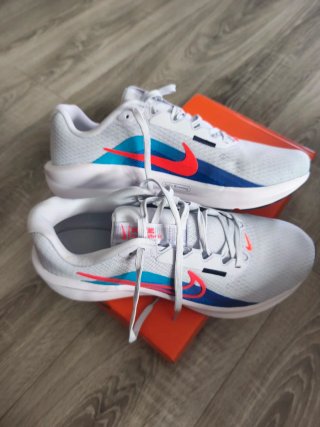 Zapatillas Nike Running Blancas y Naranjas