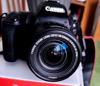 Cámara Canon EOS 200D + Accesorios