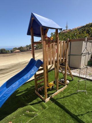 Parque infantil Wickey con columpio y tobogán