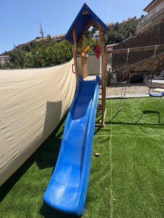 Parque infantil Wickey con columpio y tobogán