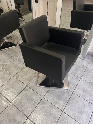 Sillón de peluquería negro