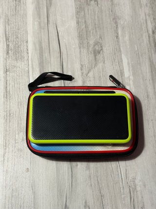 Nintendo 2DS XL + Mario Kart 7