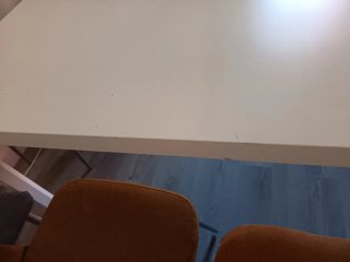 Mesa de comedor blanca y madera