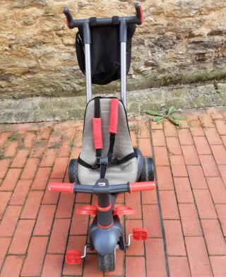 Triciclo infantil con manillar