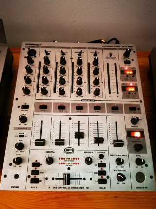 Mesa de mezclas behringer djx700 sin uso