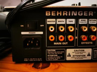 Mesa de mezclas behringer djx700 sin uso