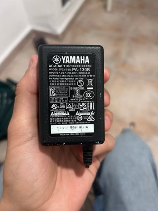 Teclado Yamaha PSR-F52 + Cargador Original