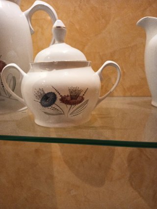 Juego de porcelana antiguo con flores