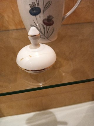 Juego de porcelana antiguo con flores