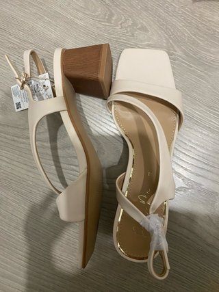Sandalias Piccola Talla 38 Blancas y Doradas