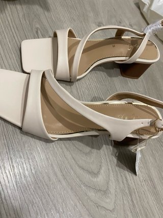 Sandalias Piccola Talla 38 Blancas y Doradas