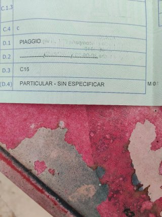 Vespa Scooter Negra y Marrón