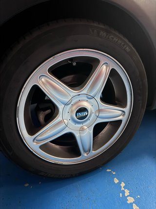 Llantas originales 16” Mini R56 con neumáticos.