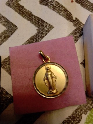 Medalla Virgen baño Oro y chapado oro...