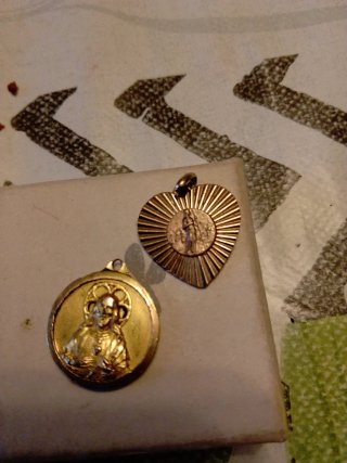 Medalla Virgen baño Oro y chapado oro...