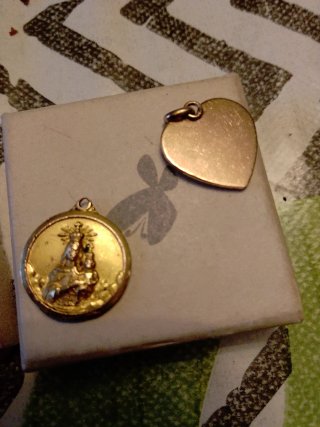 Medalla Virgen baño Oro y chapado oro...