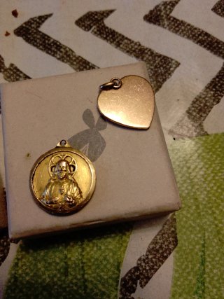 Medalla Virgen baño Oro y chapado oro...