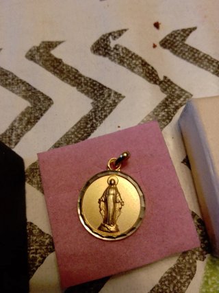 Medalla Virgen baño Oro y chapado oro...