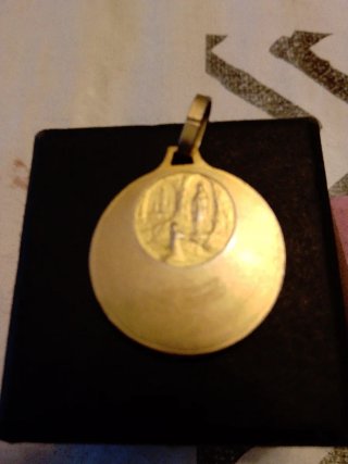 Medalla Virgen baño Oro y chapado oro...
