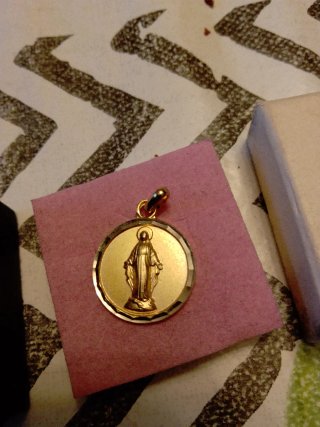 Medalla Virgen baño Oro y chapado oro...