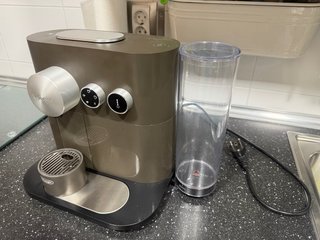 Cafetera Nespresso Expert DeLonghi Gris