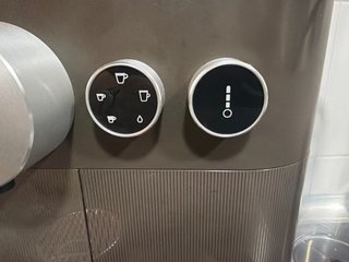 Cafetera Nespresso Expert DeLonghi Gris