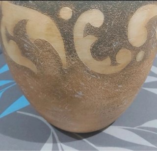 Jarrón de terracota con diseño