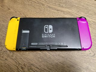 Nintendo Switch V2 Viola Giallo