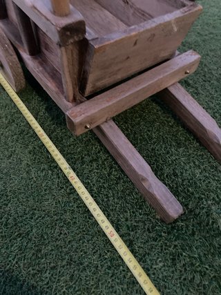 Carro de madera miniatura para decoración