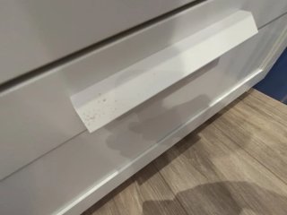 Cómoda blanca con cajones y cristal