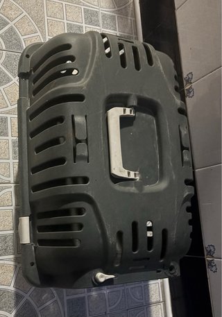Transportín gris para mascotas