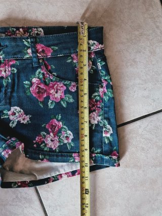 Pantaloncini vita bassa floreali