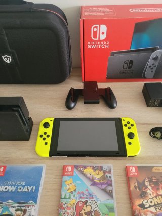 Nintendo Switch + Valigetta, Giochi e Accessori